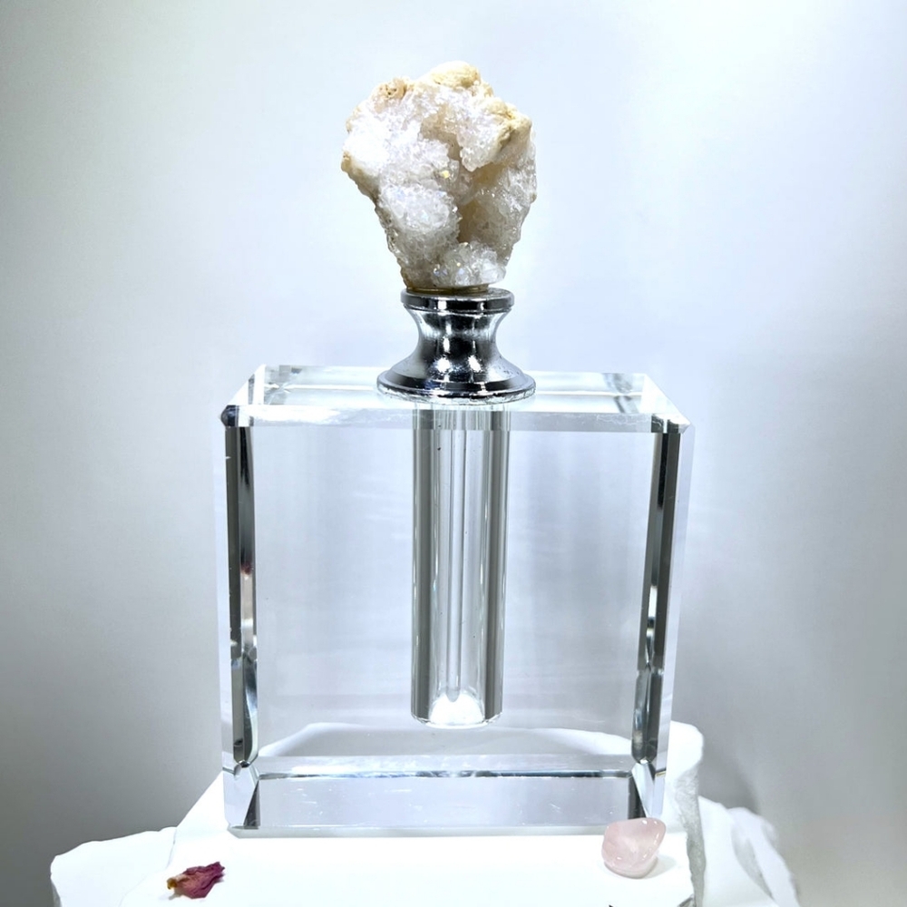 Gorgeous NWOT Crystal W/Quartz Top Luxury Refillable Perfume Bottle/ Decanter